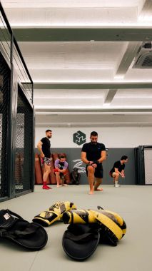 KICK BOX-THUNDER TOP TEAM